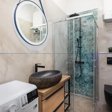 شقة Luxury With Patio In The Heart Of سبليت