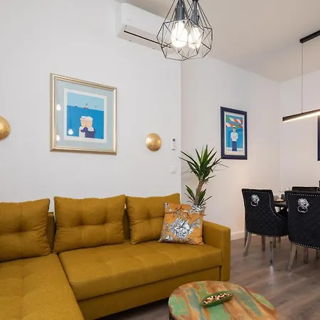 Luxury With Patio In The Heart Of سبليت