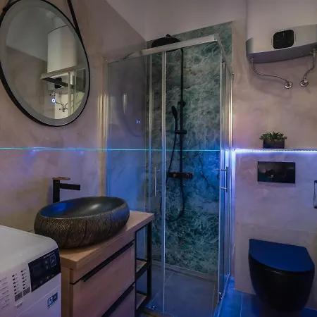 Luxury With Patio In The Heart Of דירה