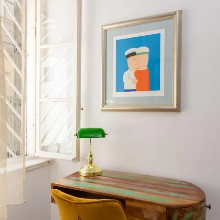 Luxury With Patio In The Heart Of דירה *