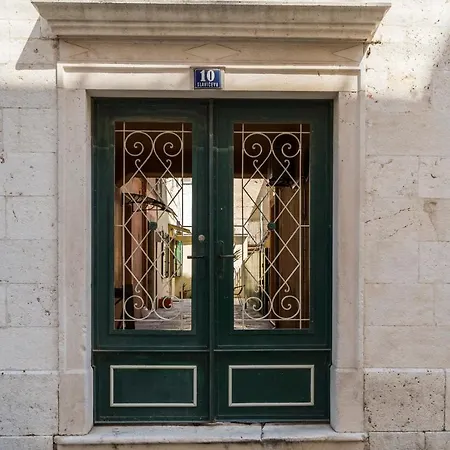 דירה Luxury With Patio In The Heart Of *