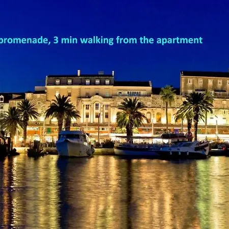 Luxury With Patio In The Heart Of דירה *