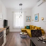Luxury With Patio In The Heart Of *