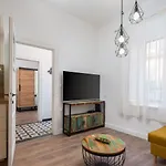Luxury With Patio In The Heart Of *
