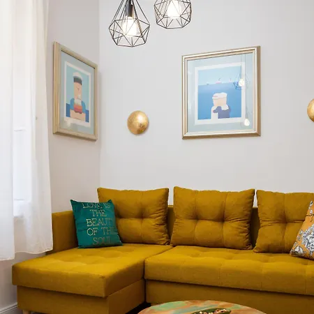 Apartment Luxury With Patio In The Heart Of *