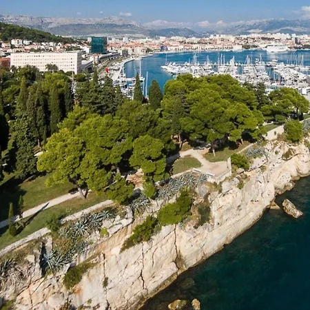 Apartment Luxury With Patio In The Heart Of Split