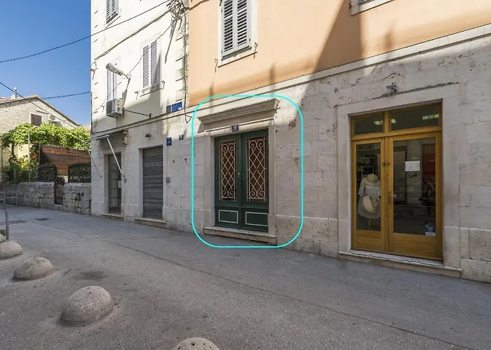 Luxury With Patio In The Heart Of *