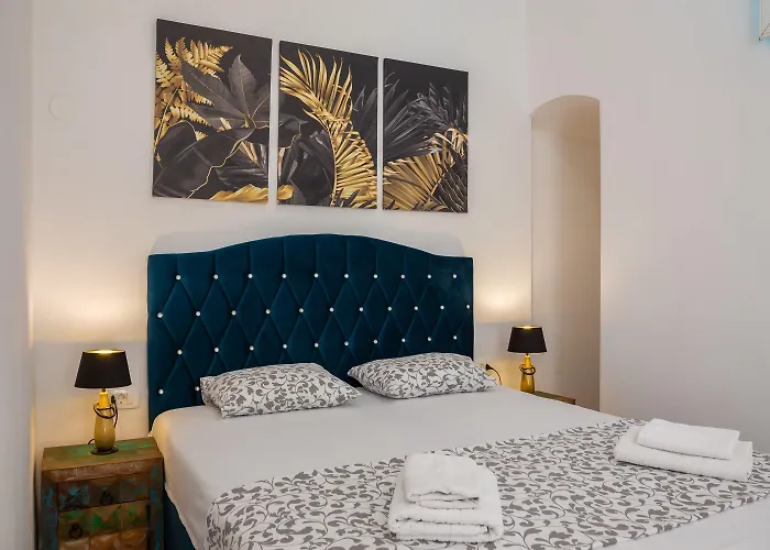 Apartman Luxury With Patio In The Heart Of